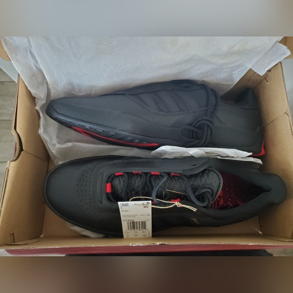 Adidas Shoe - Picture 7 of 14